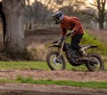 Sur-Ron Ultra Bee HP 2026 – 24,5 kW (Off-Road) - Sur ron ultra bee hp motocross forest - Surron Europe